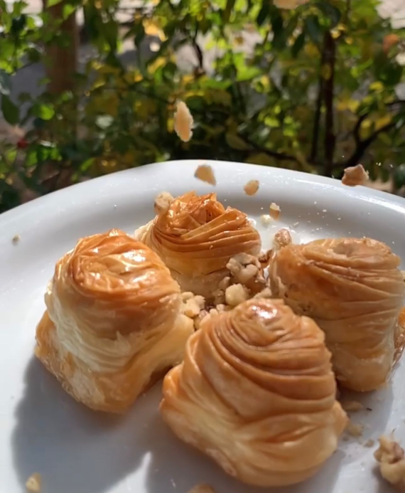 Gül Baklava Cevizli KG